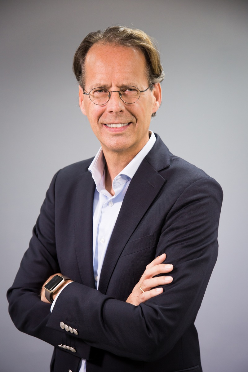 kundenn-he-im-fokus-hrs-baut-globale-pr-senz-aus-branchen-experten